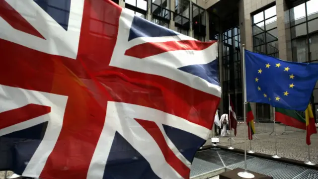 Флаги Британии и Евросоюза