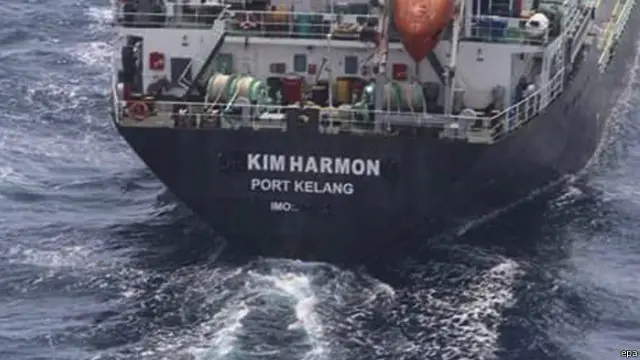 Perompak menyamarkan tanker Orkim Harmony menjadi Kim Harmon dengan mengecat hitam beberapa huruf.