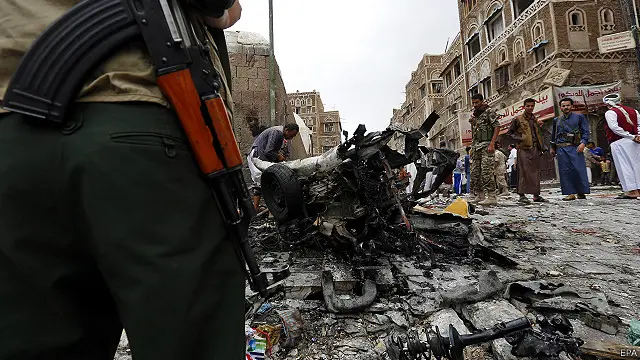 اقوام متحدہ کے مطابق 26 مارچ کو یمن پر اتحادی فورسز کی بمباری کے بعد سے اب تک 4900 افراد ہلاک ہوئے ہیں جن میں سے 2200 عام شہری ہیں