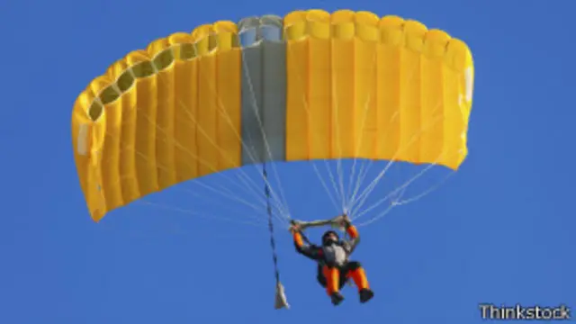 El paracaídas tuvo una falla al abrirse, confirmó el ejército británico.