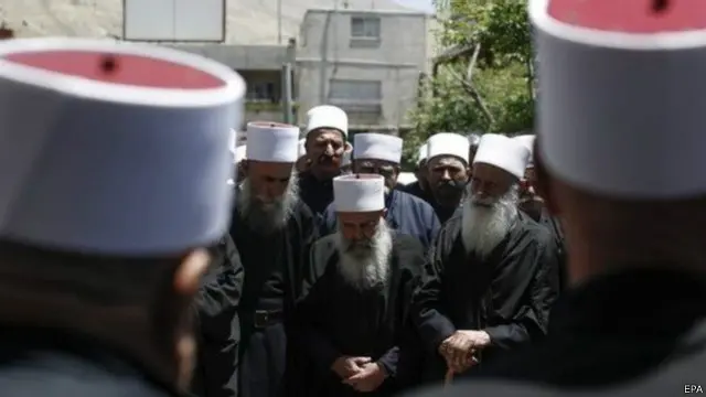 يرجع اسم المذهب الدرزي إلى محمد بن اسماعيل الدرازي، وهو زاهد من آسيا الوسطى، اعتبر ثالث الخلفاء الفاطميين في مصر الحاكم بأمر الله تجسيدا لله