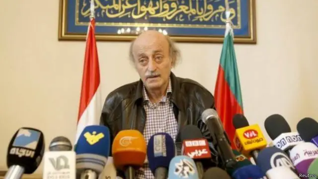 السياسي الدرزي اللبناني وليد جنبلاط، دعا دروز سوريا للانضمام إلى الثورة ضد نظام بشار الأسد