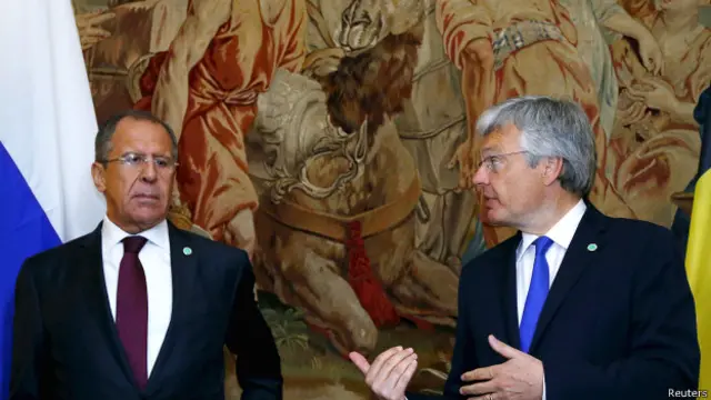 Министр иностранных дел России Сергей Лавров и министр иностранных дел Бельгии Дидье Рейндерс в Брюсселе 19 мая 2015 года