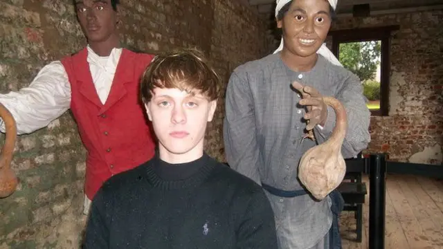 سنیچر کو سامنے آنے والی تصاویر کے بارے میں ابھی تک یہ واضح نہیں کہ انھیں ویب سائٹ پر کس نے پوسٹ کیا؟