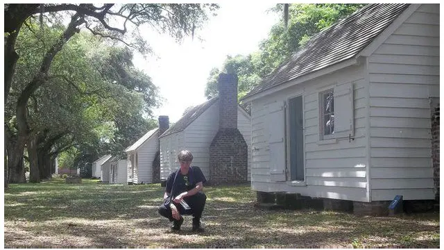 Dylann Roof di lokasi yang terkait perbudakan dan supremasi kulit putih di abad ke 19