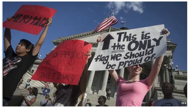 کیپیٹل بلڈنگ سے کنفیڈریشن فلیگ اتارنے کا مطالبہ کرنے کے لیے جوبی کیرولائنا میں مظاہرہ بھی کیا گیا
