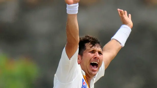 یاسر شاہ نے پانچویں دن پہلی ہی گیند پر وکٹ لے کر سری لنکا کو پر دباؤ بڑھا دیا ہے