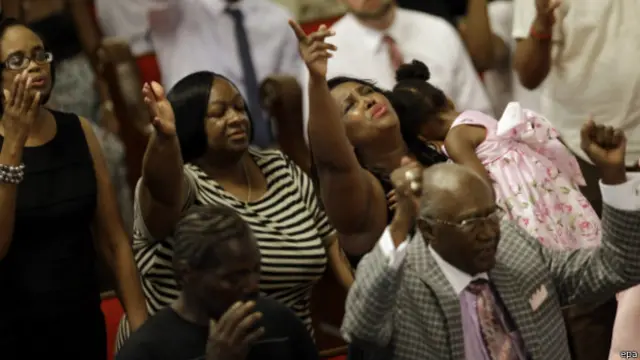 شاہد وہ وقت ابھی دور ہے جب اوباما نسل پرستی پر ایک ایسی تقریر کریں گے جو ہمیں ماضی کے صدور کی مشہور تقاریر کی یاد دلا دے