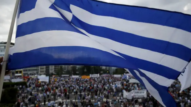 成千上万示威者聚集在雅典对希腊左翼政府表示支持