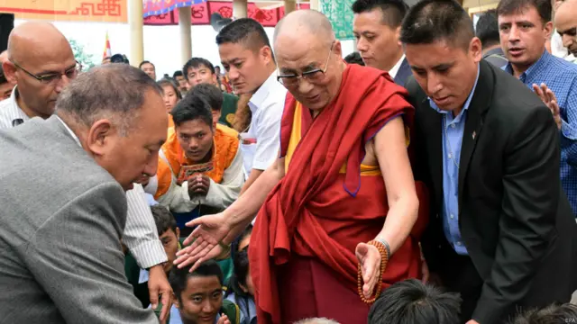民眾向達賴喇嘛祈福