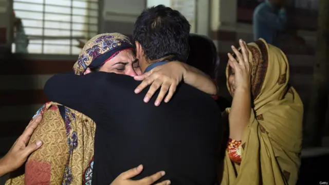 کراچی میں جون سنہ 1979 میں ریکارڈ 47 سینٹی گریڈ گرمی پڑی تھی۔ حکام کا کہنا ہے کہ بحیرۂ عرب میں لو ڈپریشن یا کم دباؤ کی وجہ سے معمول کی ہوا میں کمی ہوئی تھی جس کی وجہ سے گرمی کی شدت میں اضافہ ہوا۔