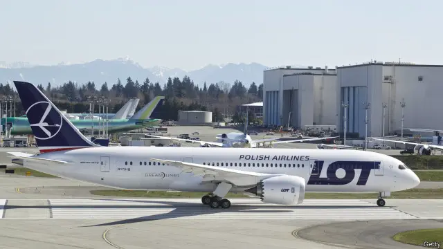 اس حملے کے باعث دس پروازیں منسوخ کردی گئیں اور 12 تاخیر کا شکار ہوئیں