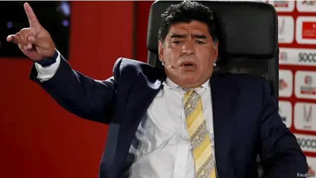 ينضم مارادونا الى النجم البرازيلي السابق زيكو ورئيس الاتحاد الليبيري موسى بيليتي في الترشح لخلافة بلاتر