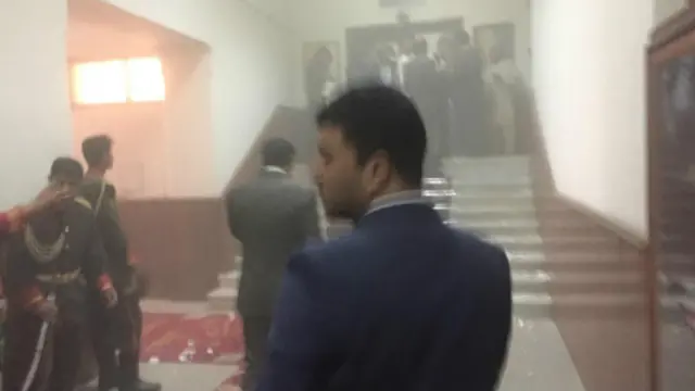 د افغانستان پلازمېنه کابل کې د پارلمان د ودانۍ شاوخوا چاودنې شوې