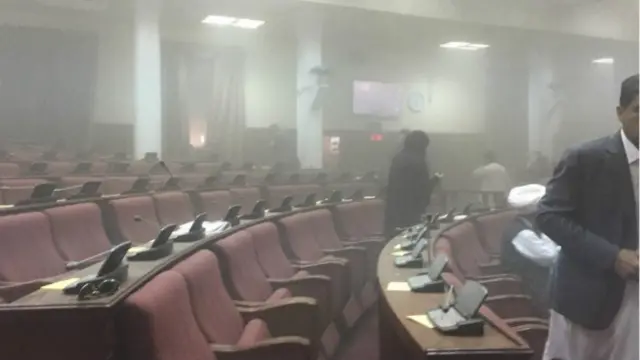 Бино ичкариси тутунга тўлган