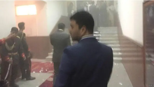 Полиция эвакуировала всех из здания парламента