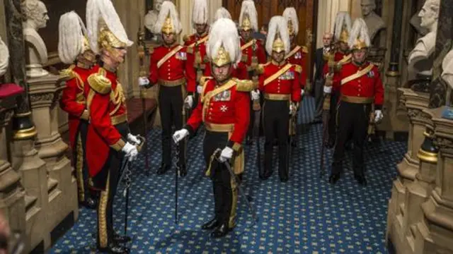 即使是英国人也忘记了一些传统仪式的礼仪。（Getty Images）