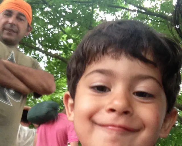 جاء مصطفى وروزا عبر البحر من تركيا