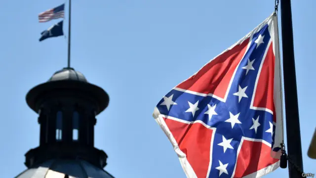 Bandera confederada cerca del Capitolio en Carolina del Sur