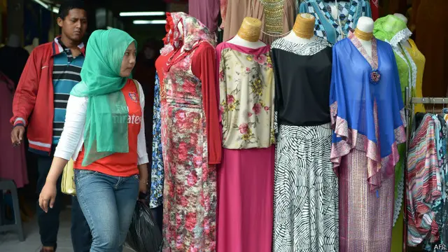Sebagian muslimah memilih model jilbab yang simpel dan tidak menganggu aktivitasnya. 
