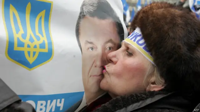 Янукович до сих пор считает себя легитимным президентом