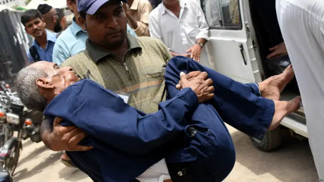 پاکستان کے جنوبی صوبے سندھ کے حکام کا کہنا ہے کہ صوبے میں تین دن کے دوران گرمی کی شدت سے ہلاک ہونے والوں کی تعداد 470 سے تجاوز کر گئی ہے جبکہ سینکڑوں افراد کی حالت تشویشناک بتائی جا رہی ہے۔