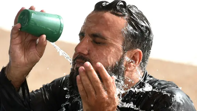 کراچی میں ہیٹ انڈکس 49 ڈگری سینٹی گریڈ تک رہا اور شدید حبس اور گھٹن کا زیادہ اثر عمر رسیدہ افراد پر ہوا