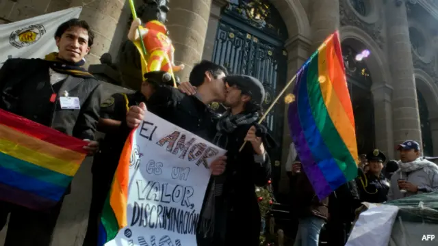 कई देशों में समलैंगिक शादी की अनुमति है.