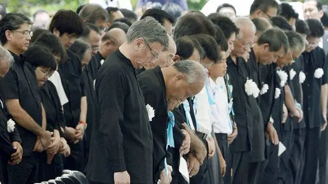 日本同盟軍進行的沖繩戰役持續了3個月，戰鬥慘烈，10萬日本軍人戰死