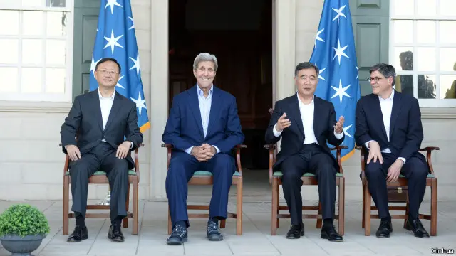 汪洋和杨洁篪出席美国国务卿克里和财政部长雅各布·卢在美国首任总统华盛顿的故居弗农山庄举办的对话会前活动(22/06/2015)