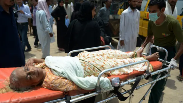 ایدھی کے ترجمان انور کاظمی کا کہنا ہے کہ تین روز میں لائی گئی میتوں میں زیادہ تر عمر رسیدہ لوگوں، بچوں اور نشے کے عادی لوگوں کی میتیں شامل ہیں جن کے سر پر کوئی سایہ نہیں ہوتا۔