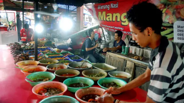 Ladi Suryadi warung makan Mang Ae