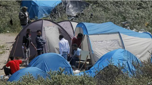 ماضی میں ایسے گینگ تارکین وطن کو ٹرکوں میں چھپایا کرتے تھے لیکن اب پرائیویٹ گاڑیوں کا استعمال عام ہوتا جا رہا ہے