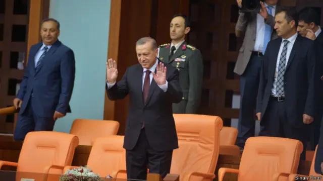 توعد الشريط الرئيس التركي بأنه سيكون هدفا لضربات التنظيم ما لم يتراجع عن تحالفه مع من وصفهم بالصليبيين.