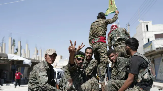 Unit Perlindungan Populer (YPG) merayakan perebutan Ain Issa dua pekan lalu