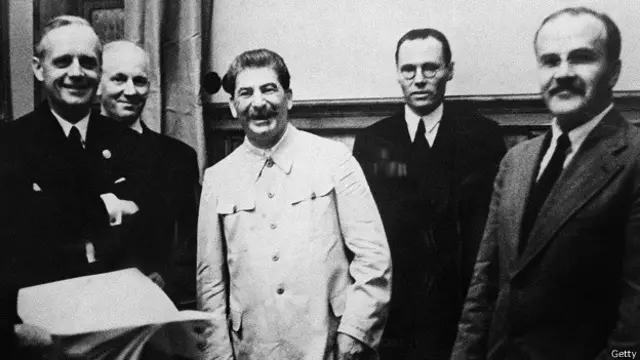 После подписания пакта Молотова-Риббентропа