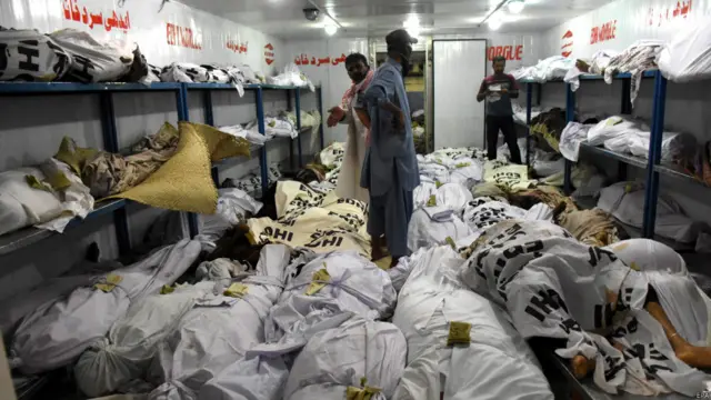 شہر کے مردہ خانوں میں بھی مزید لاشیں رکھنے کی گنجائش نہیں بچی ہے۔