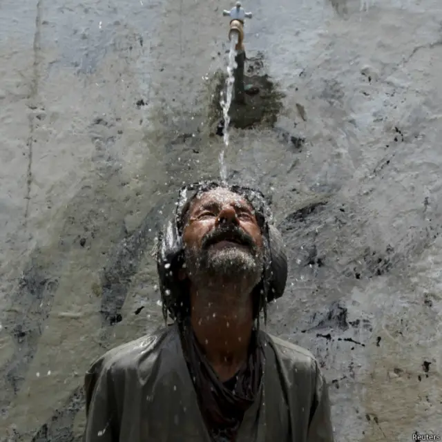 گرمی کی اس لہر کے دوران شہر کا درجۂ حرارت 45 ڈگری تک پہنچا لیکن ماہرین کے مطابق محسوس کی جانے والی گرمی 49 ڈگری تھی۔