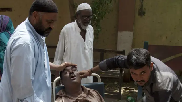 کراچی کے نجی اور سرکاری ہسپتال مریضوں سے بھر گئے ہیں۔