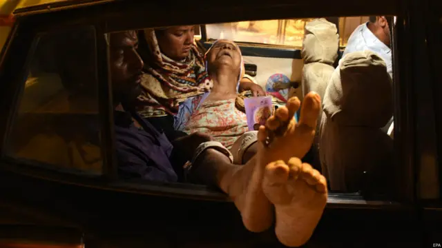 متاثرین میں زیادہ تر افراد عمر رسیدہ ہیں جو حبس زدہ انتہائی گرم موسم میں ہیٹ سٹروک اور پانی کی کمی کا شکار ہوئے۔