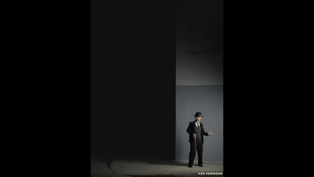 ان میں سے کئی فنکار کچھ برس سے جبکہ کچھ 15 برسوں سے یہاں انپنا فن کا مظاہرہ کرتے ہیں۔ ان میں سے چارلی چپلن کے روپ میں ٹوبیاس سینتیاگو کا شمالی بالی وڈ شاہراہ پر اپنے فن کا مظاہرہ کرنے والے اولین فنکاروں میں ہوتا ہے۔