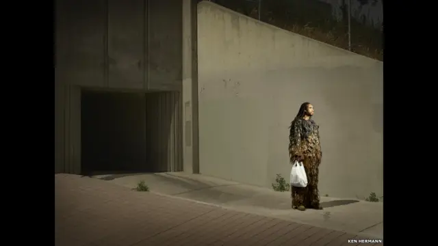 فوٹو گرافر کے مطابق یہ کردار دنیا بھر سے آئے ہیں اور ان لوگوں کی تصاویر بنائی ان میں سے حقیقت میں زیادہ تر امریکی نہیں تھے ان میں سے کم عمر ترین کردار چیوبیکا کے روپ میں جباری فیرو بائیس برس کے ہیں جبکہ 50 سال سے زائد عمر کے فنکار بھی شامل ہیں۔ 