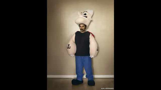 روموس زابولا کو کارٹون کردار پوپئے بچپن سے بہت پسند ہے اور اس کارٹون کردار کا حلیہ بنانا بہت پسند ہے۔ 