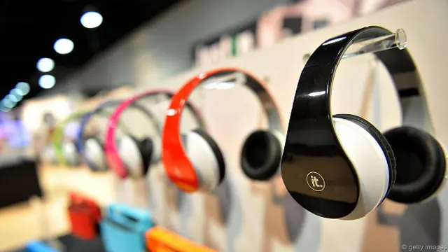 Наушники на витрине