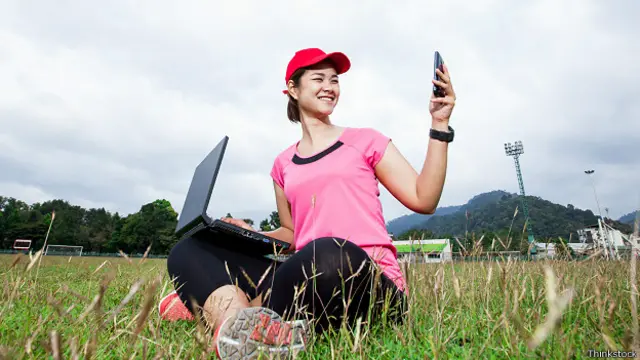 Пытаясь установить связь