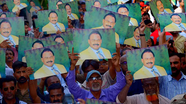 ایم کیو ایم کا الزام ہے کہ کراچی میں رینجرز کا آپریشن دہشت گردوں نہیں بلکہ براہ راست ایم کیو ایم کے حلاف ہو رہا ہے