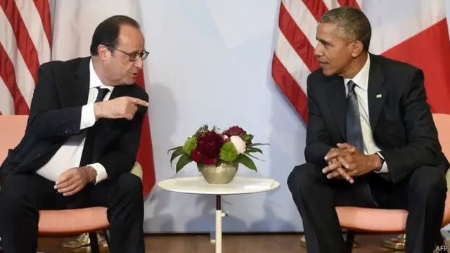 وائٹ ہاؤس کے ترجمان کا کہنا ہے کہ صدر اوباما نے اپنے فرانسیسی ہم منصب فرانسوا اولاند سے فون پر بات کی اور ان کو یقین دلایا کہ ’نہ امریکہ ان کی جاسوسی کر رہا ہے اور نہ ہی کرے گا‘