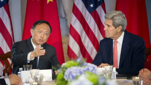 مذاکرات میں شریک چینی سٹیٹ قونصلر یانگ جائچی کا کہنا تھا کہ امریکہ کو حقائق کا احترام کرنا چاہیے