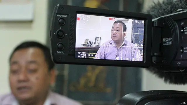 Ketidaksiapan mental itu terlihat dari kecenderungan pasangan yang mencoba menyamarkan pernikahan mereka.