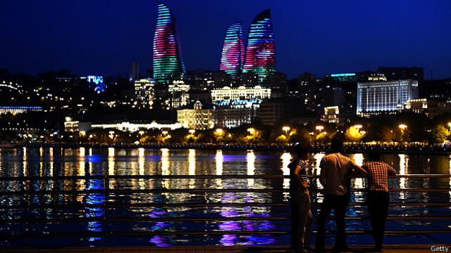Ночной вид Баку